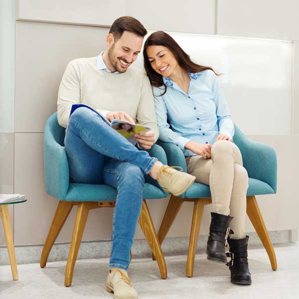 Couple-waiting-in-lobby-for-IV-nutrition